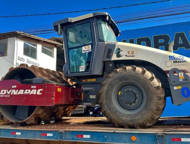 Locação Rolo Compactador e Máquinas em Montes Claros, e filial em Buritizeiro / MG e Região