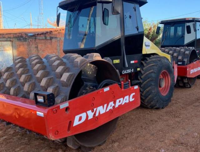 Locação Rolo Compactador e Máquinas em Montes Claros, e filial em Buritizeiro / MG e Região