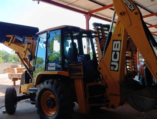 Retroescavadeira JCB 3CX Ano 2021